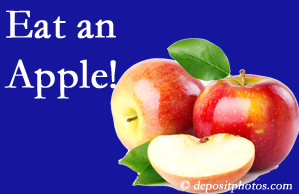 Montreal chiropractic care encourages healthy diets full of fruits and veggies, so enjoy an apple the apple season!